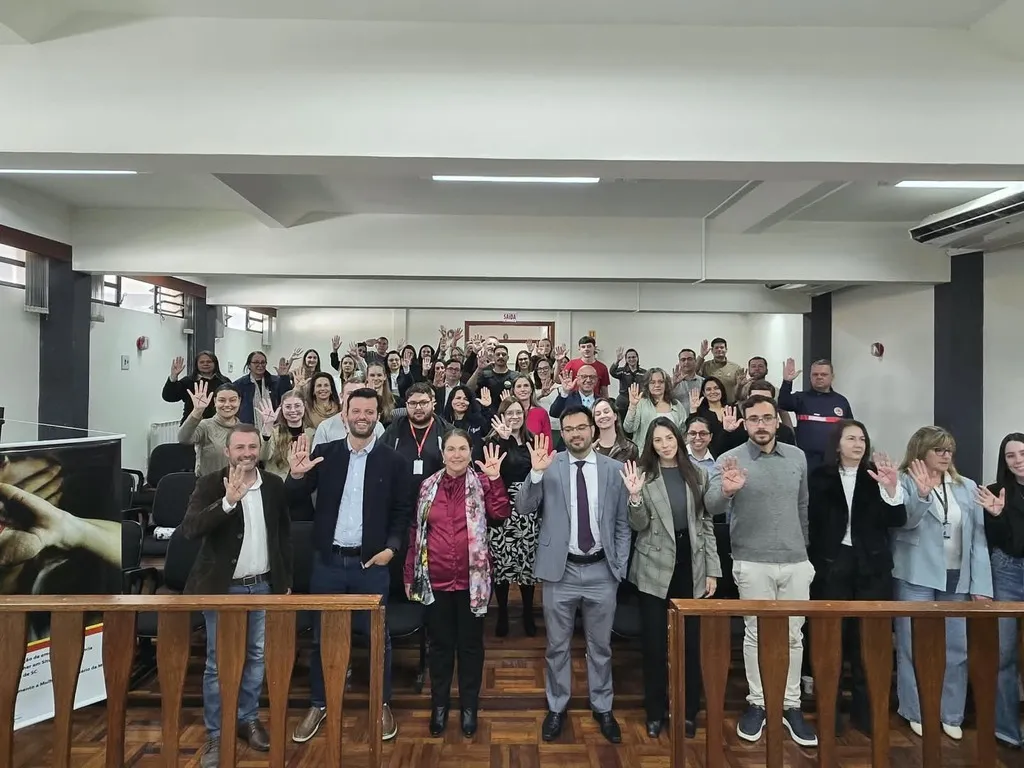 Sinal Vermelho é apresentado para fortalecer rede e proteção à mulher na Serra de SC
